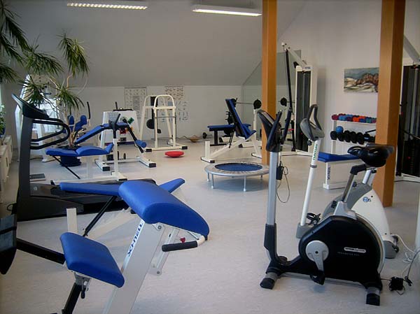 Trainingstherapie Raum Fitnessstudio in der Physiotherapie Hoppmann in Kelheim